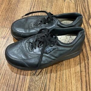 SAS men’s shoes sneakers black laces comfortable running posture